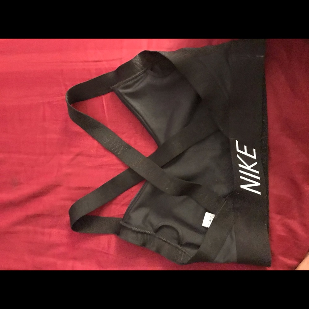 Nike sports bra 💙🖤🖤🖤